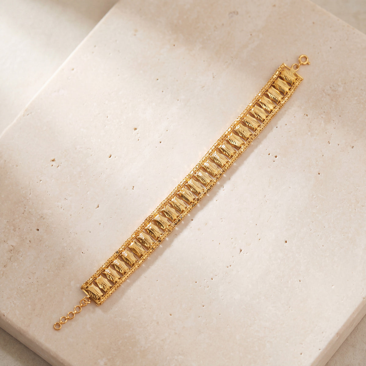 1 Line Patta Bracelet (D30) on travertine