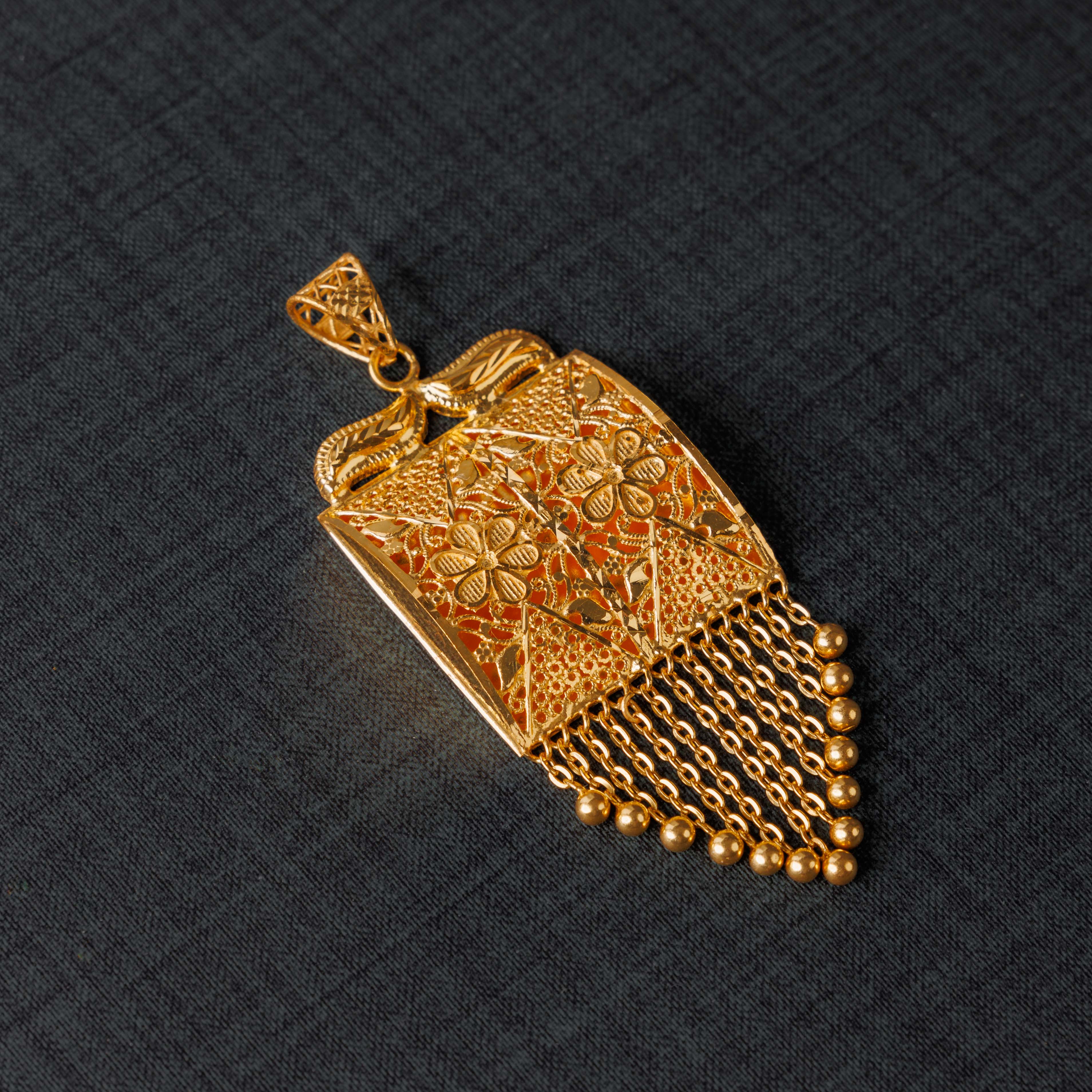 قلادة الصب المربعة (D5) - Silver 925 و Gold Plated
