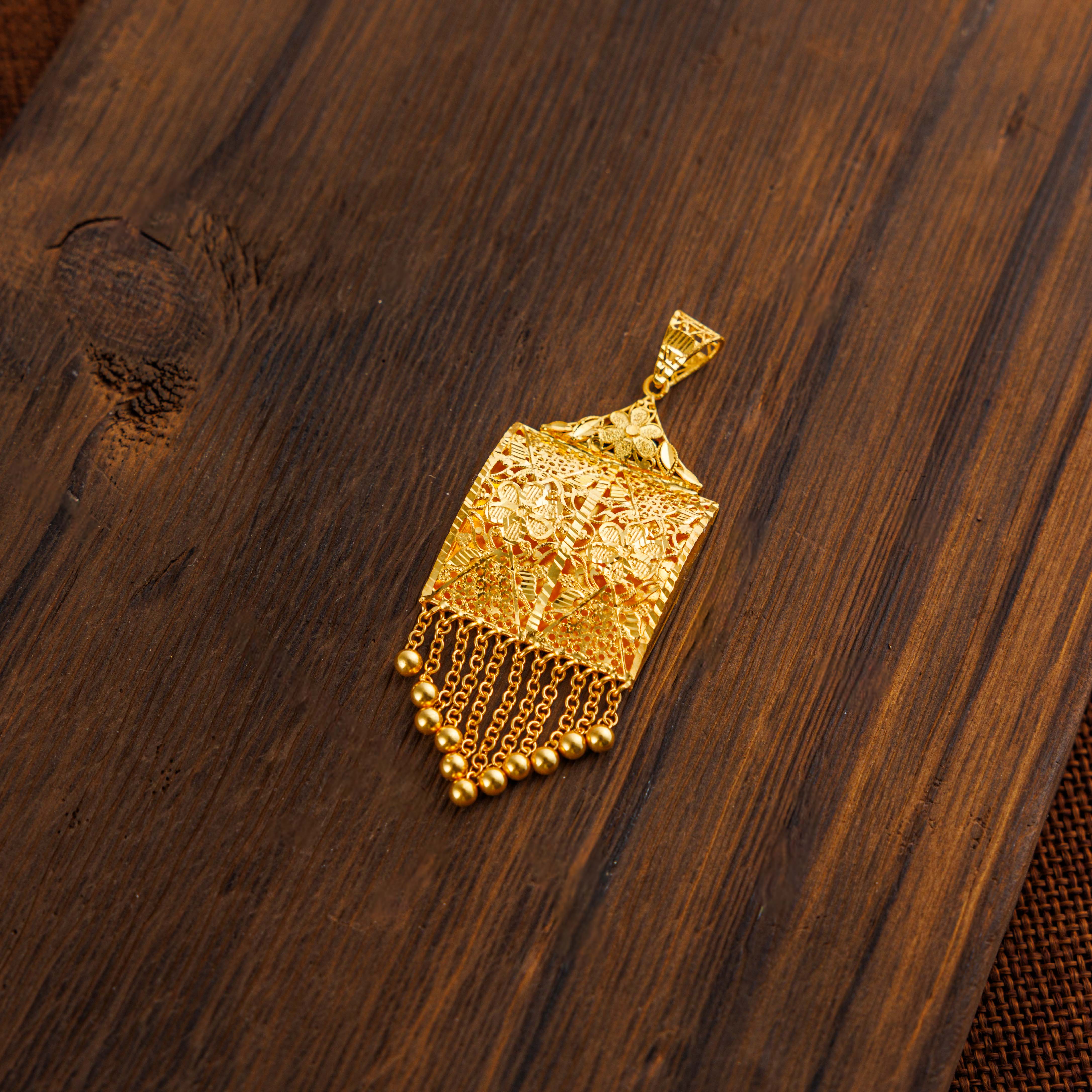 قلادة الصب المربعة (D5) - Silver 925 و Gold Plated