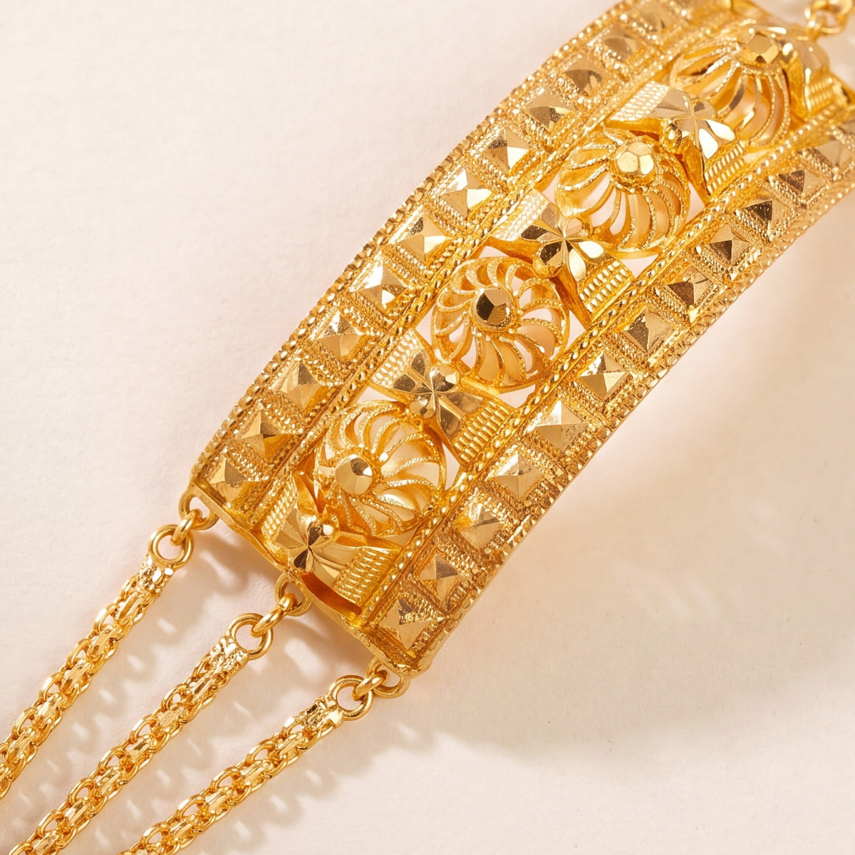 (4 Piece) Big Mushawak Bracelet design detail