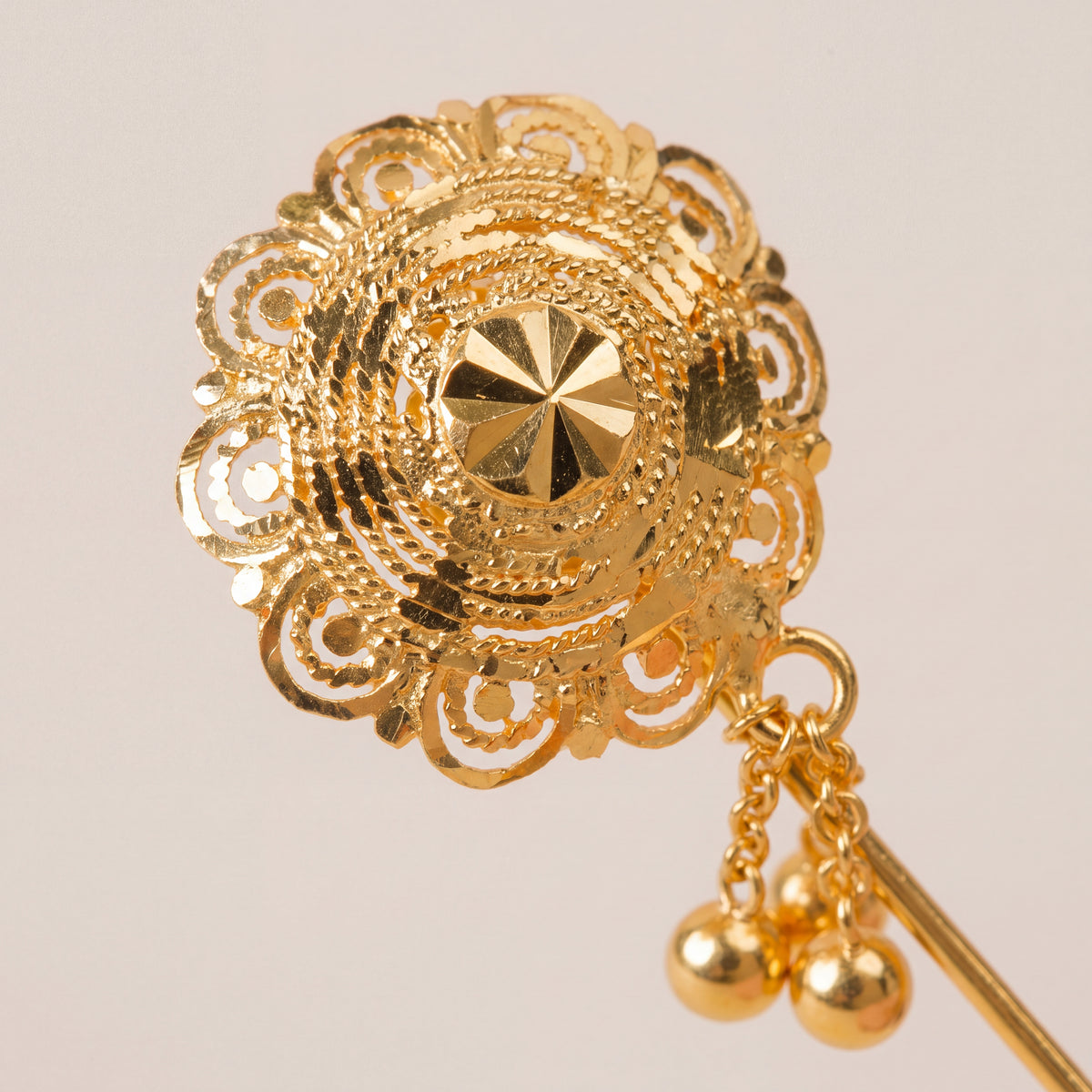 Daboos (D11) close-up of the filigree head and bead drops