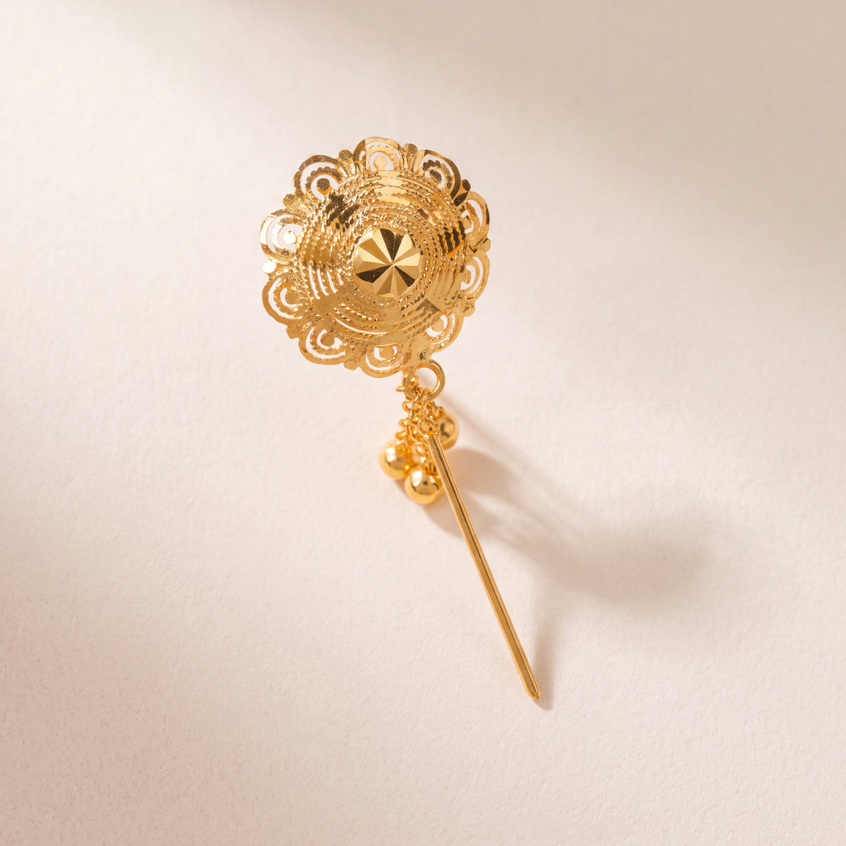 Daboos (D11) traditional Omani scarf pin, 925 silver 24K gold plated, studio photo