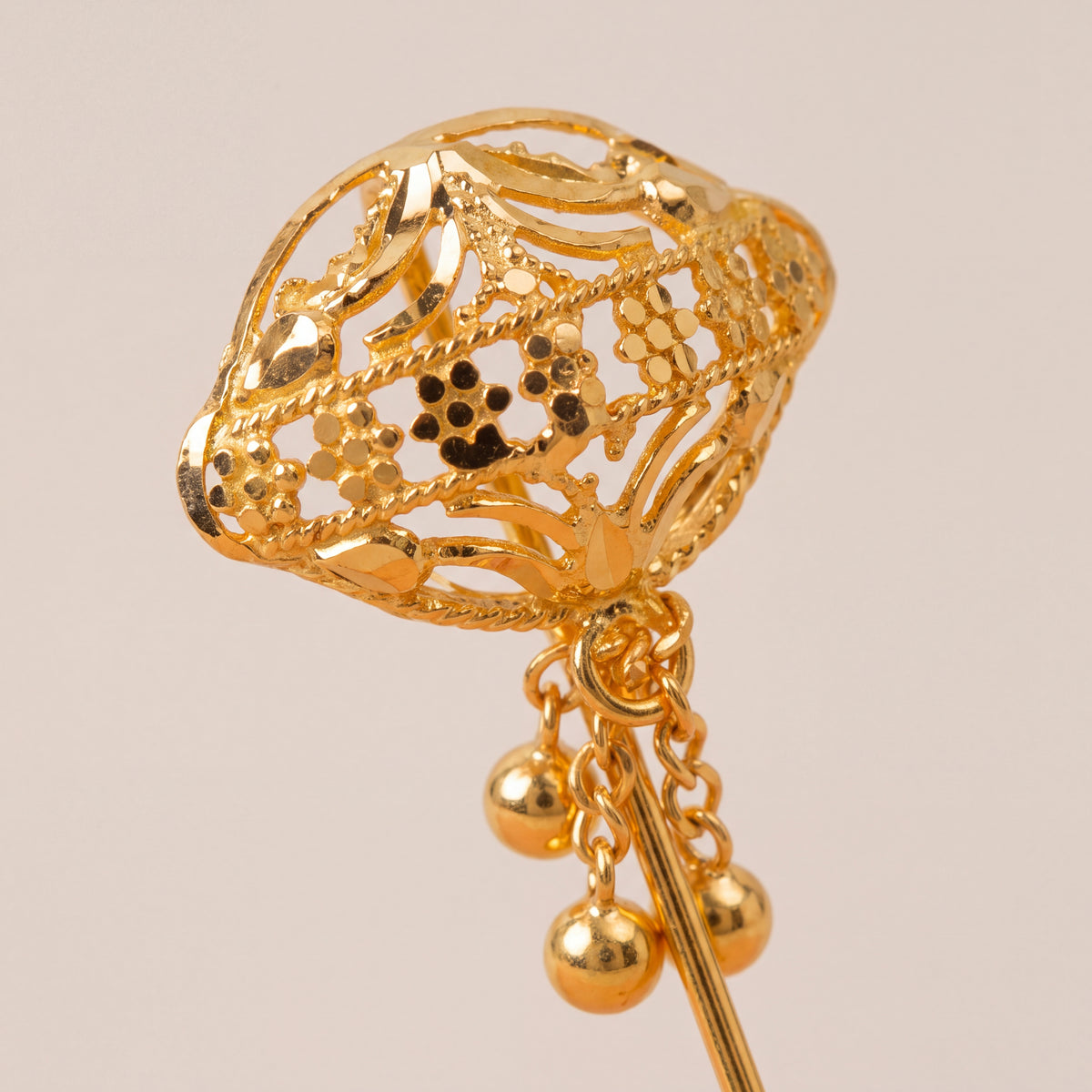 Daboos (D15) close-up of the filigree head and bead drops