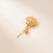 Daboos (D39) traditional Omani scarf pin, 925 silver 24K gold plated, studio photo
