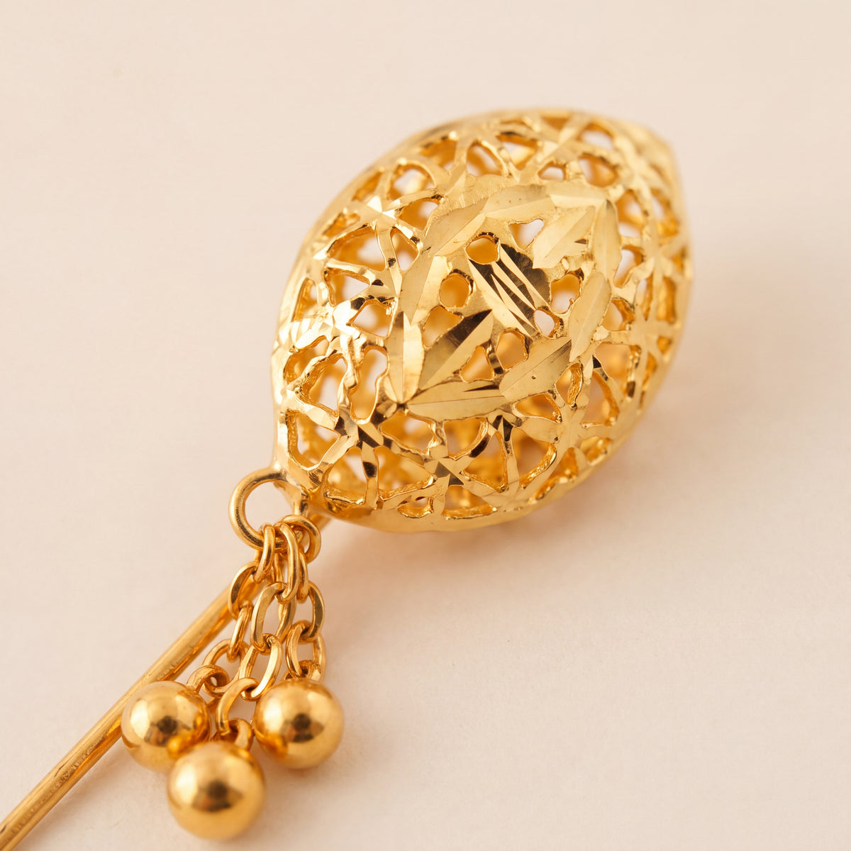Daboos (D41) close-up of the filigree head and bead drops