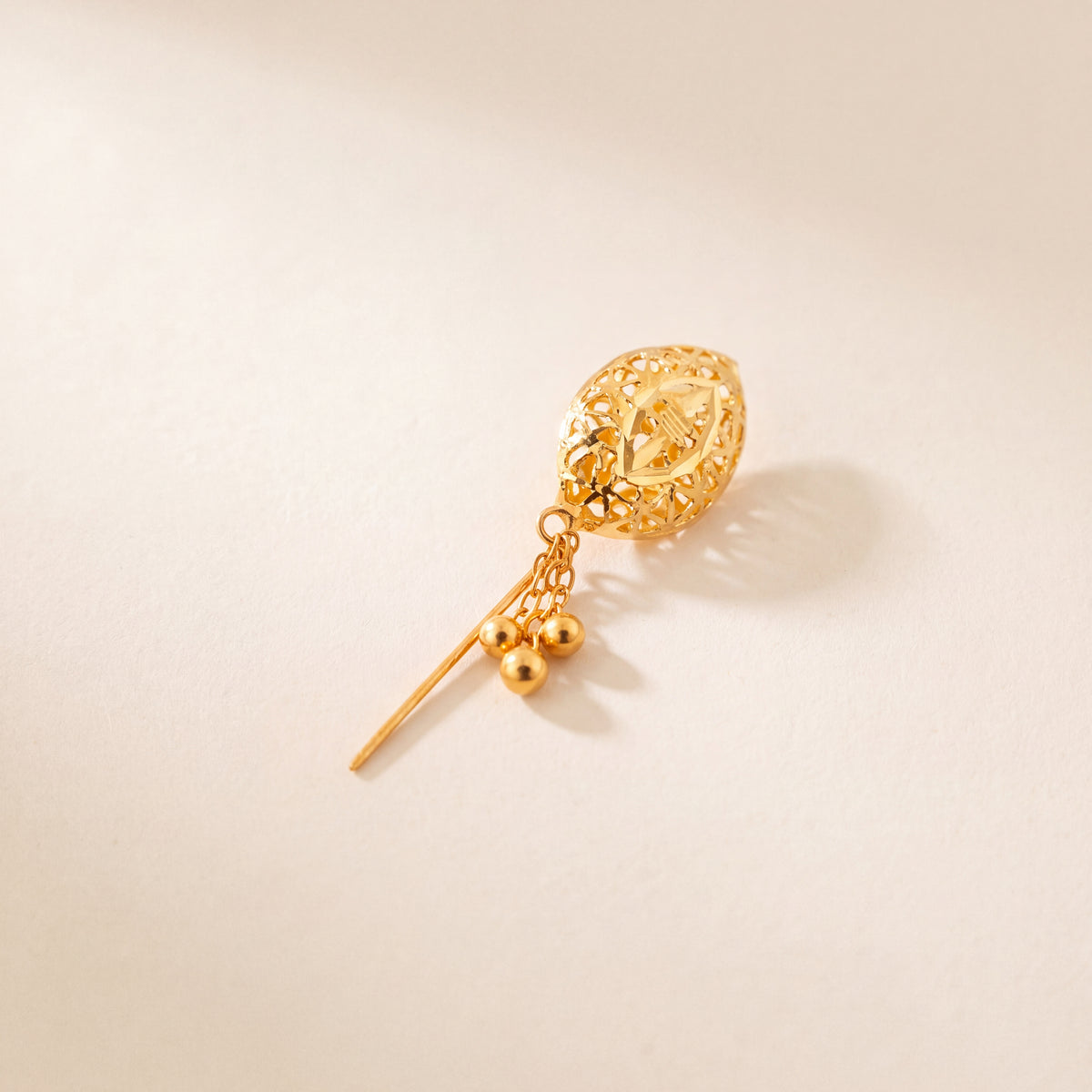 Daboos (D41) traditional Omani scarf pin, 925 silver 24K gold plated, studio photo