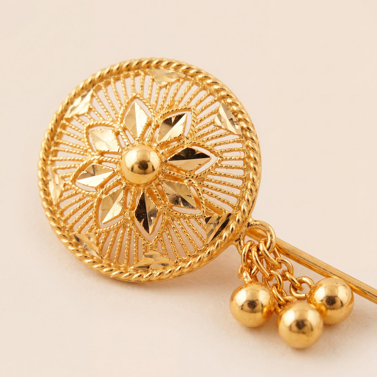 Daboos (D45) close-up of the filigree head and bead drops