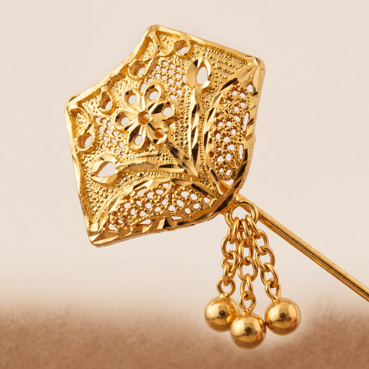 Daboos (D47) close-up of the filigree head and bead drops