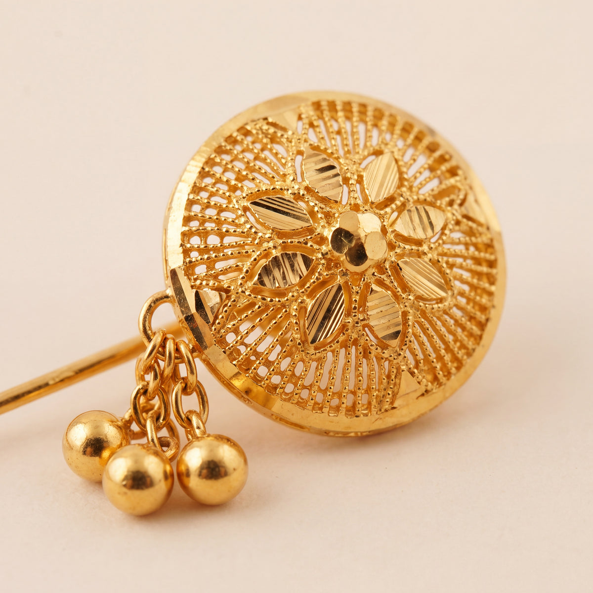 Daboos (D49) close-up of the filigree head and bead drops