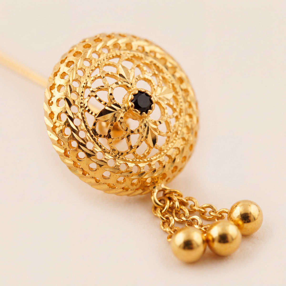 Daboos (D50) close-up of the filigree head and bead drops