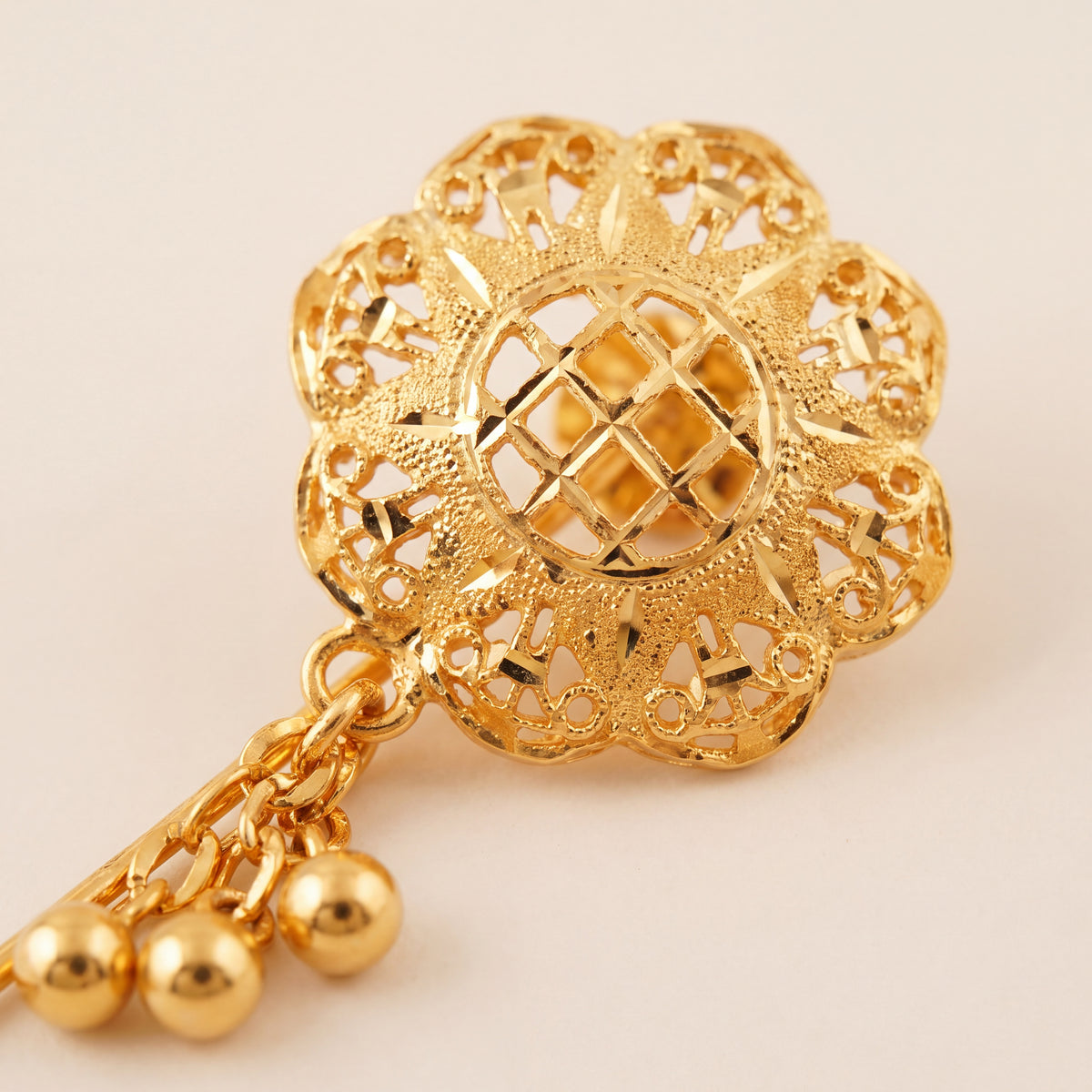 Daboos (D52) close-up of the filigree head and bead drops