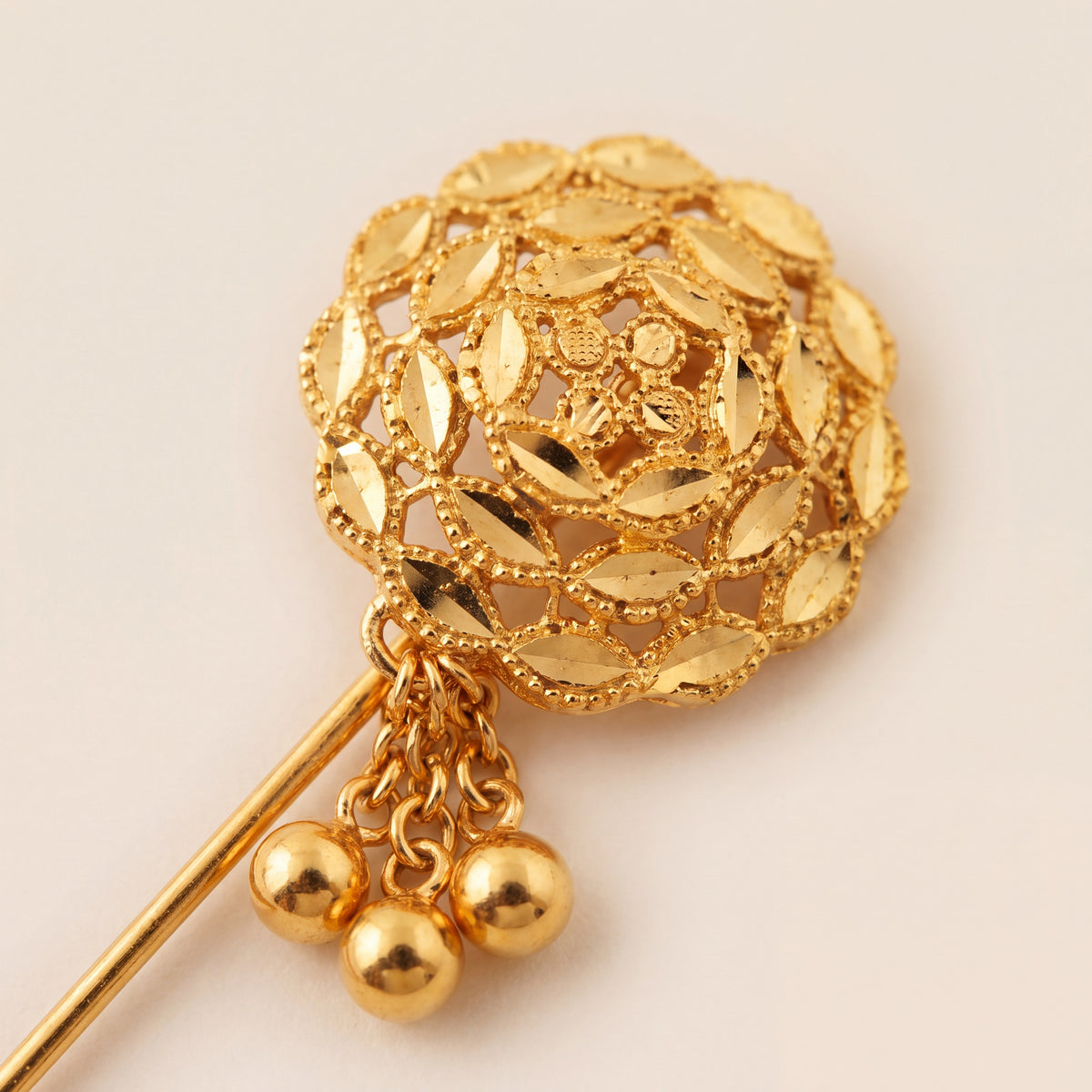 Daboos (D53) close-up of the filigree head and bead drops