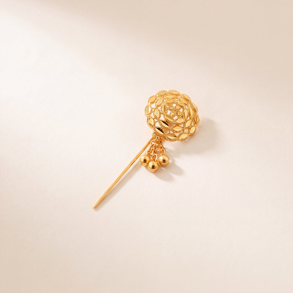 Daboos (D53) traditional Omani scarf pin, 925 silver 24K gold plated, studio photo