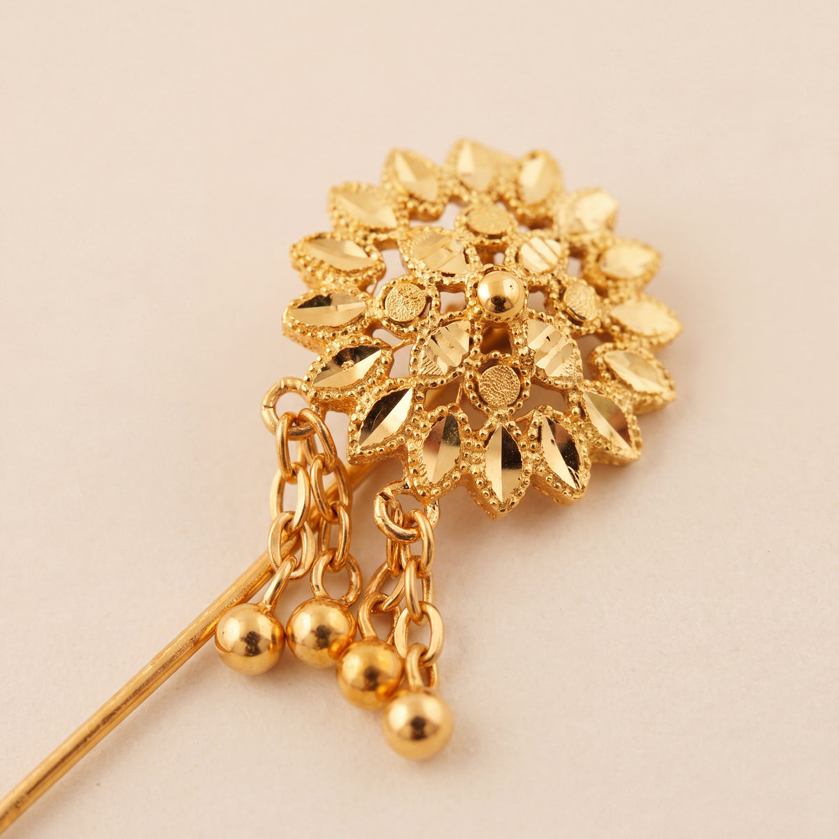 Daboos (D55) close-up of the filigree head and bead drops
