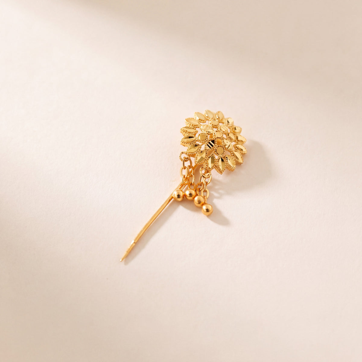 Daboos (D55) traditional Omani scarf pin, 925 silver 24K gold plated, studio photo
