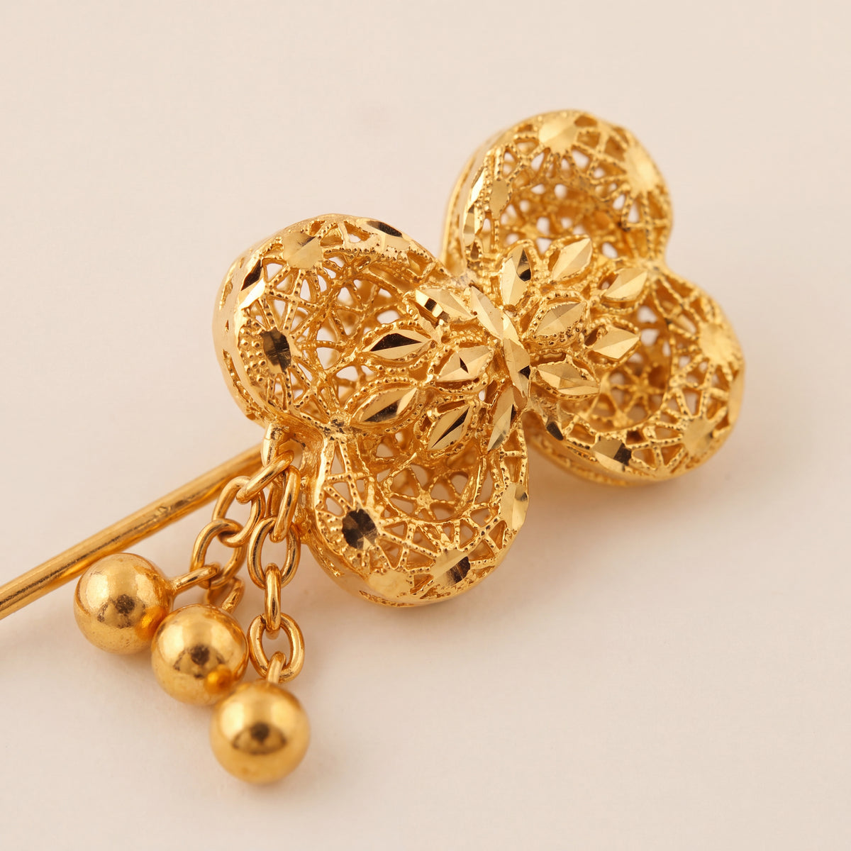 Daboos (D56) close-up of the filigree head and bead drops