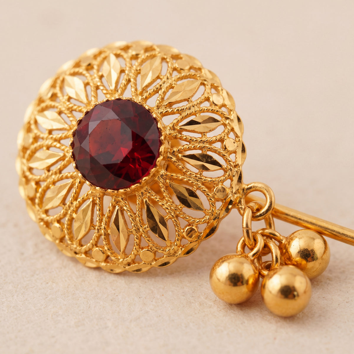 Daboos (D63) close-up of the filigree head and bead drops