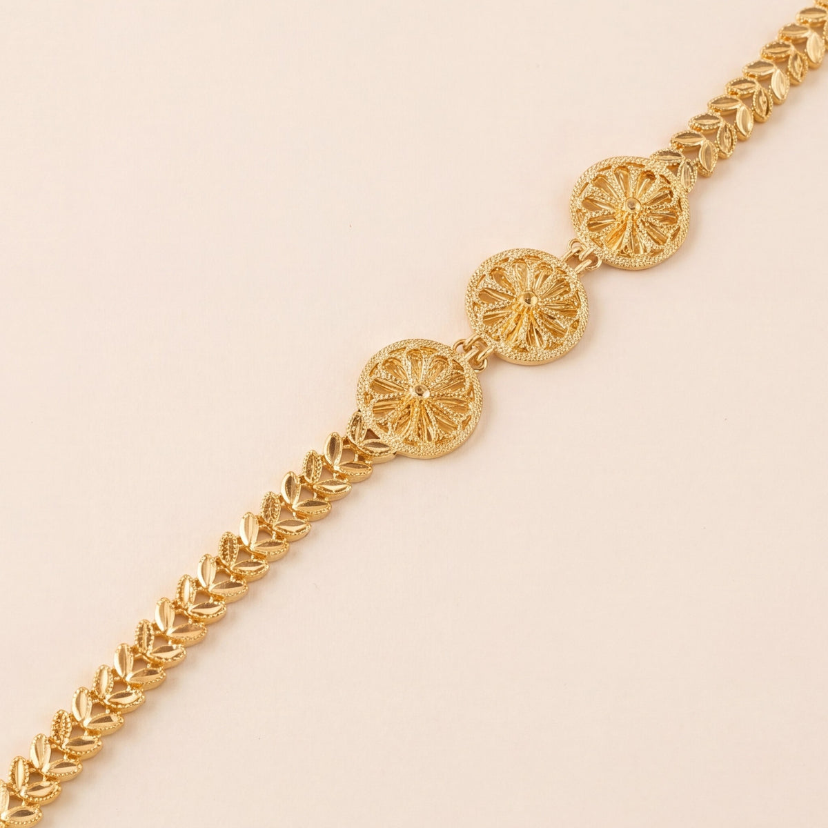 Diamond Cut Circle Bracelet (D1) design detail