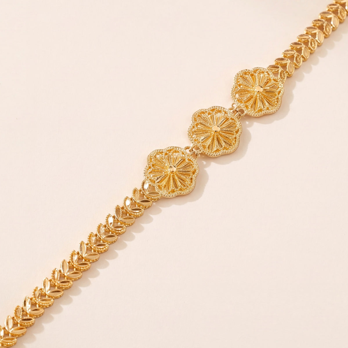 Diamond Cut Clover Bracelet (D1) design detail