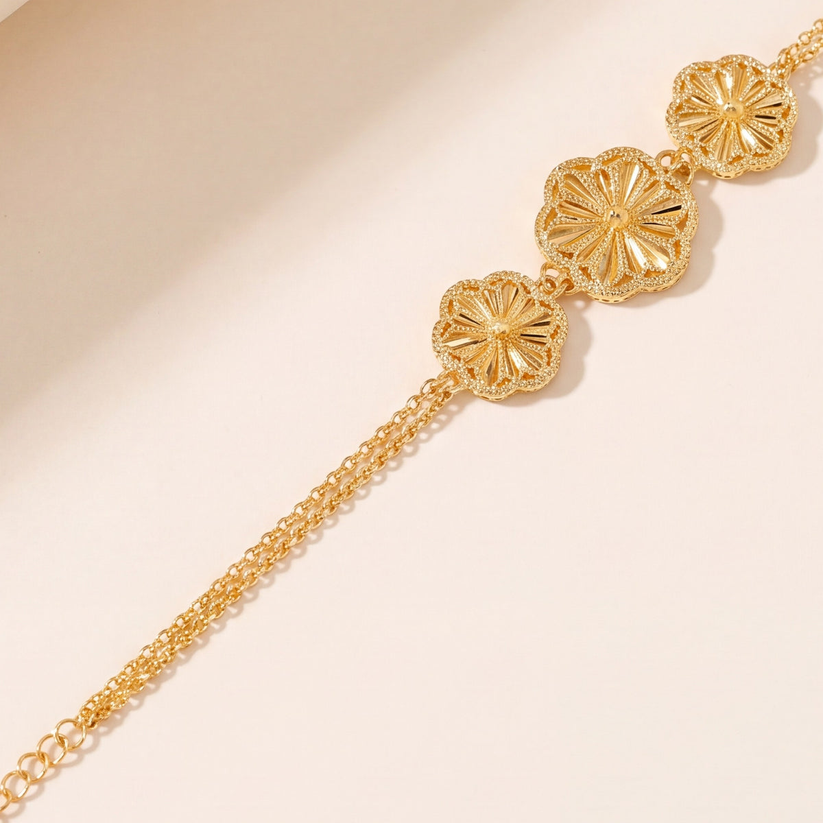Diamond Cut Clover Bracelet (D2) design detail