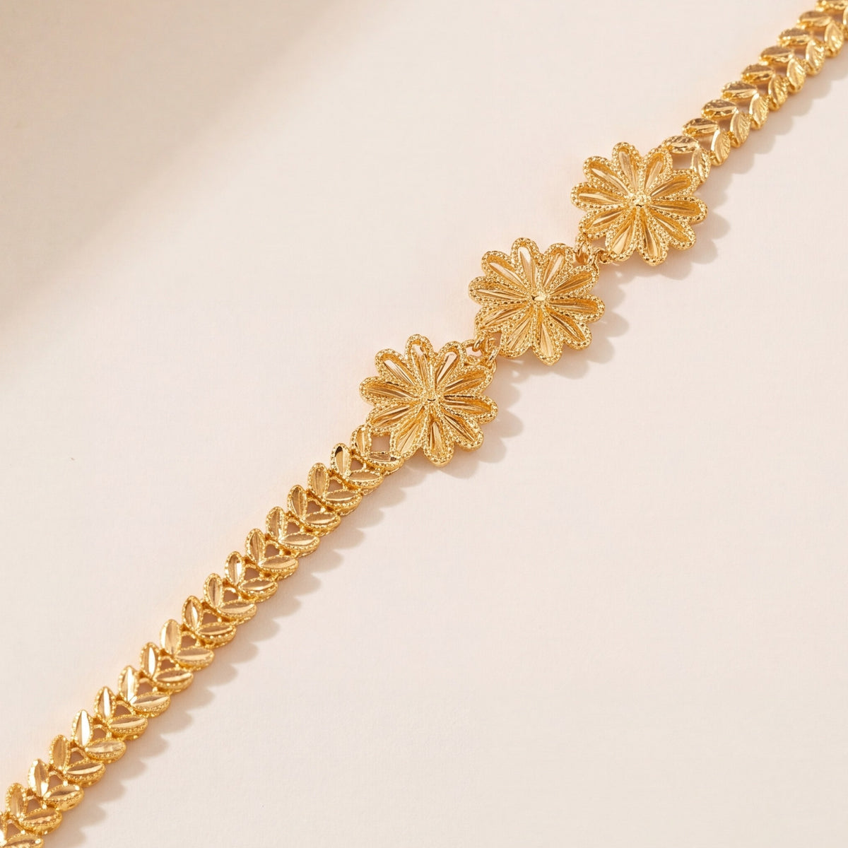 Diamond Cut Flower Bracelet (D1) design detail
