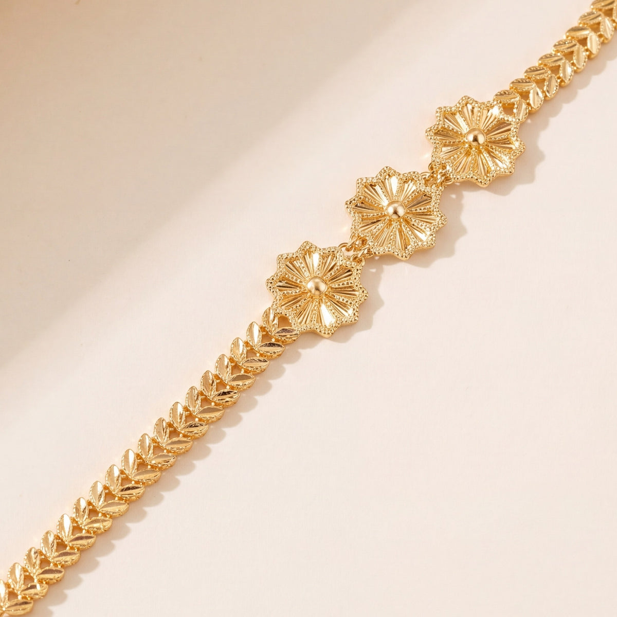 Diamond Cut Star Bracelet (D1) design detail