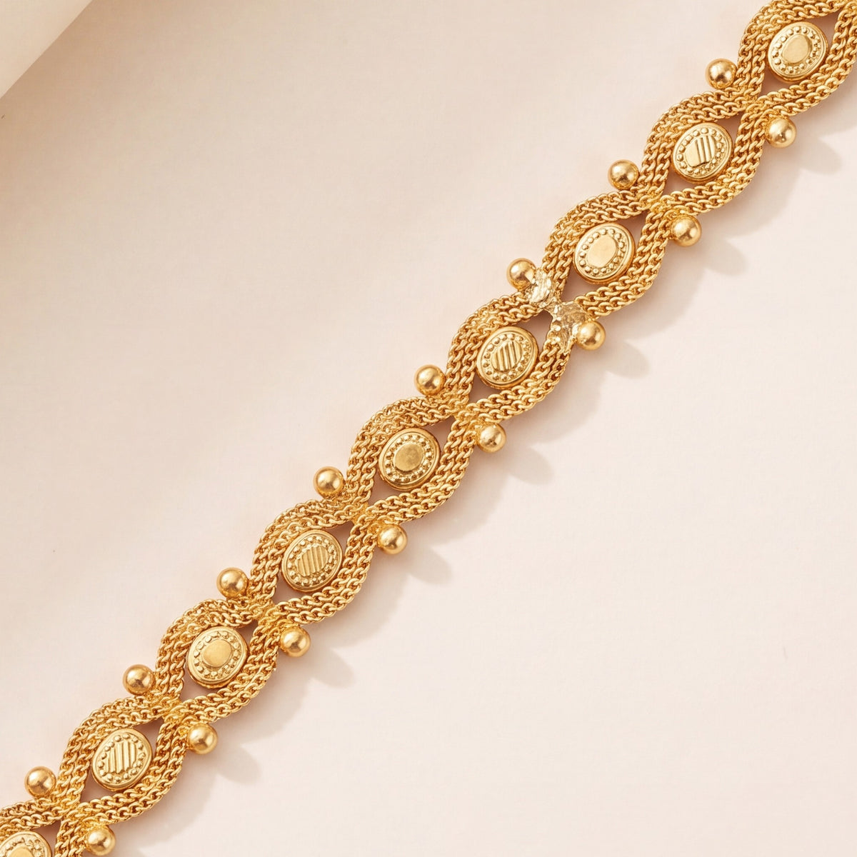 Dye cast & Chain Bracelet (D1) design detail
