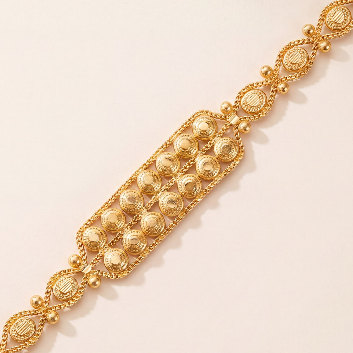 Dye cast & Chain Bracelet (D5) design detail