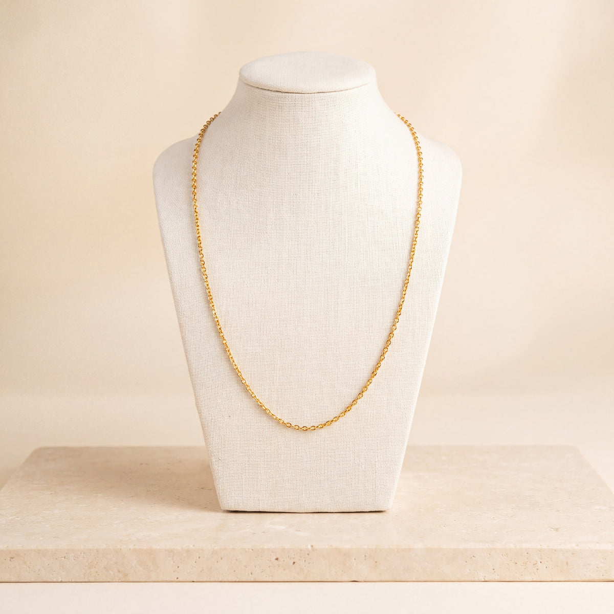 Box Link Chain 1 on travertine