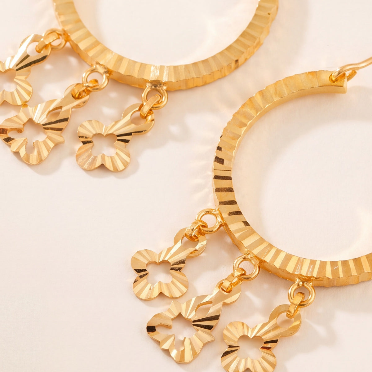 Hoop Earrings D18 - (V1) design detail