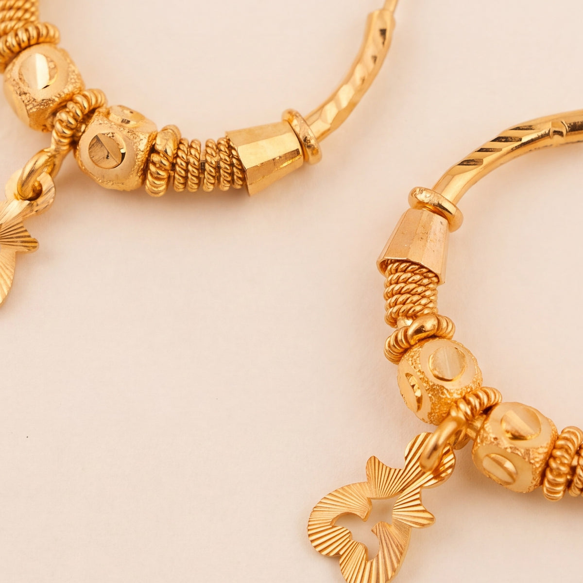 Hoop Earrings D26- (V1) design detail