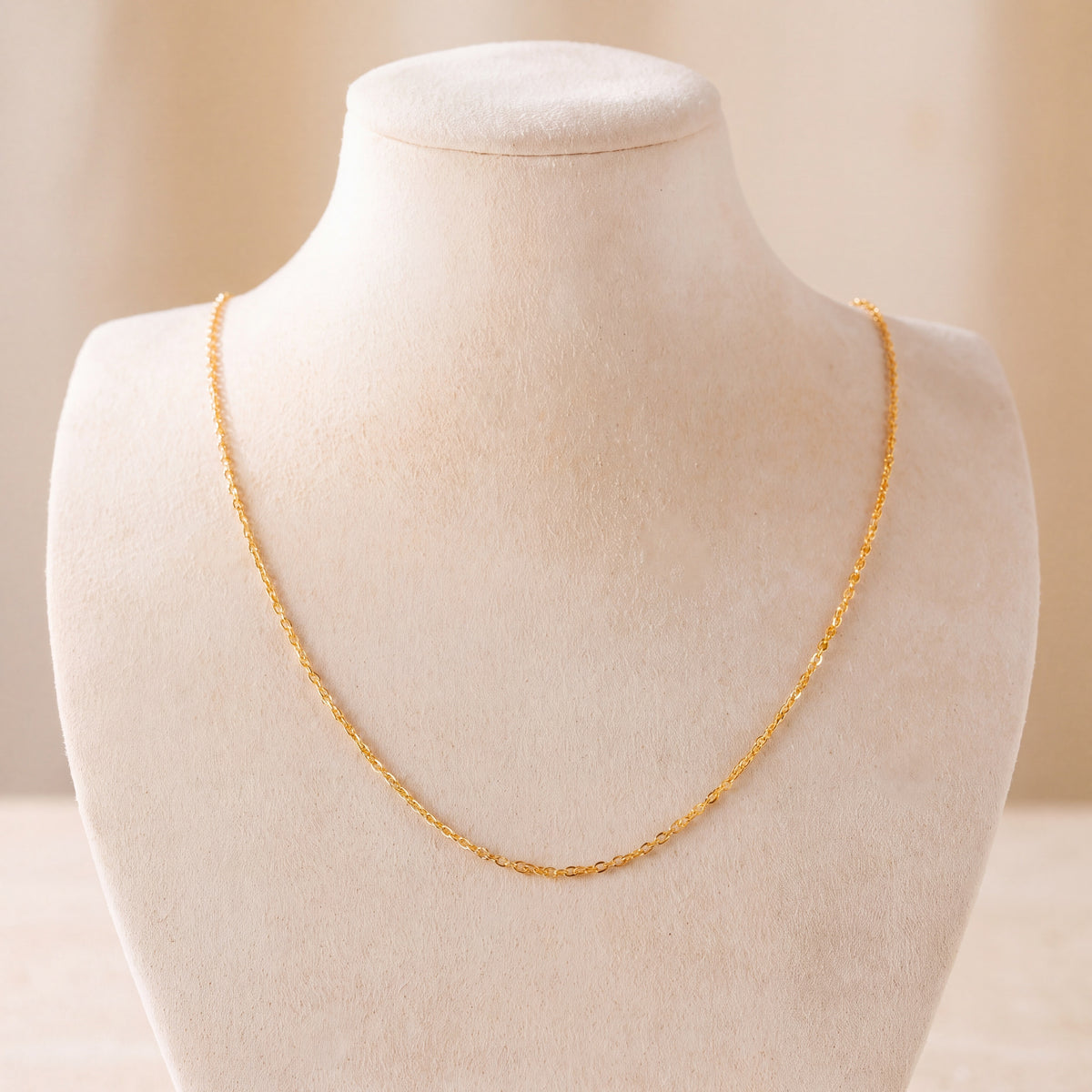 Oval Link Chain 2 on travertine