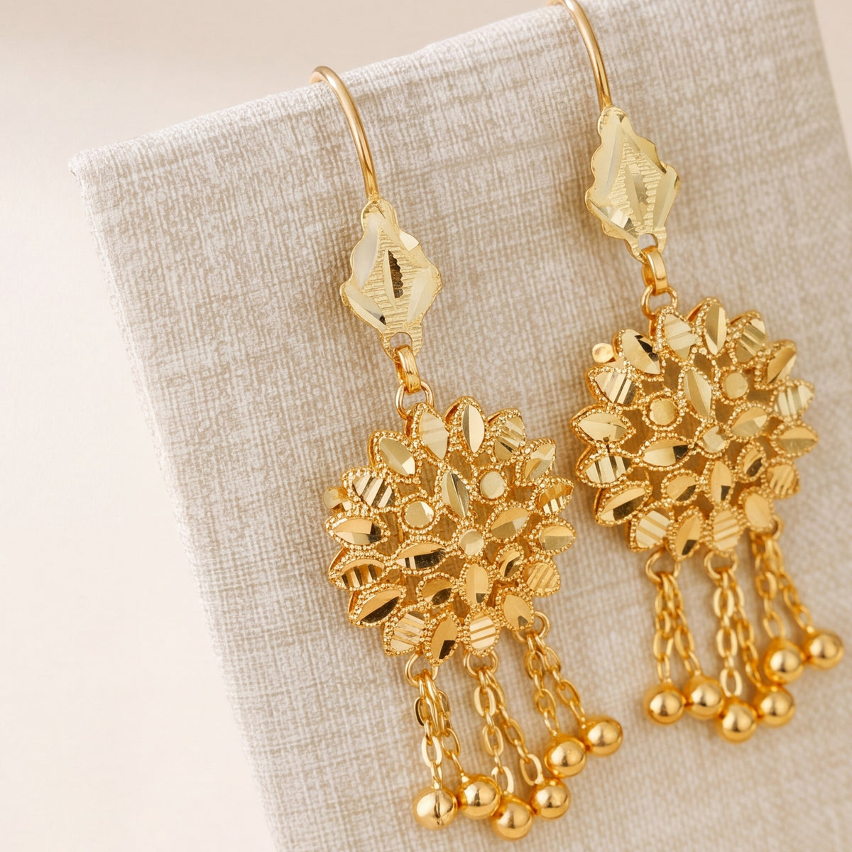 RP Earrings 5 – Gold earrings with 5 dangles, design detail