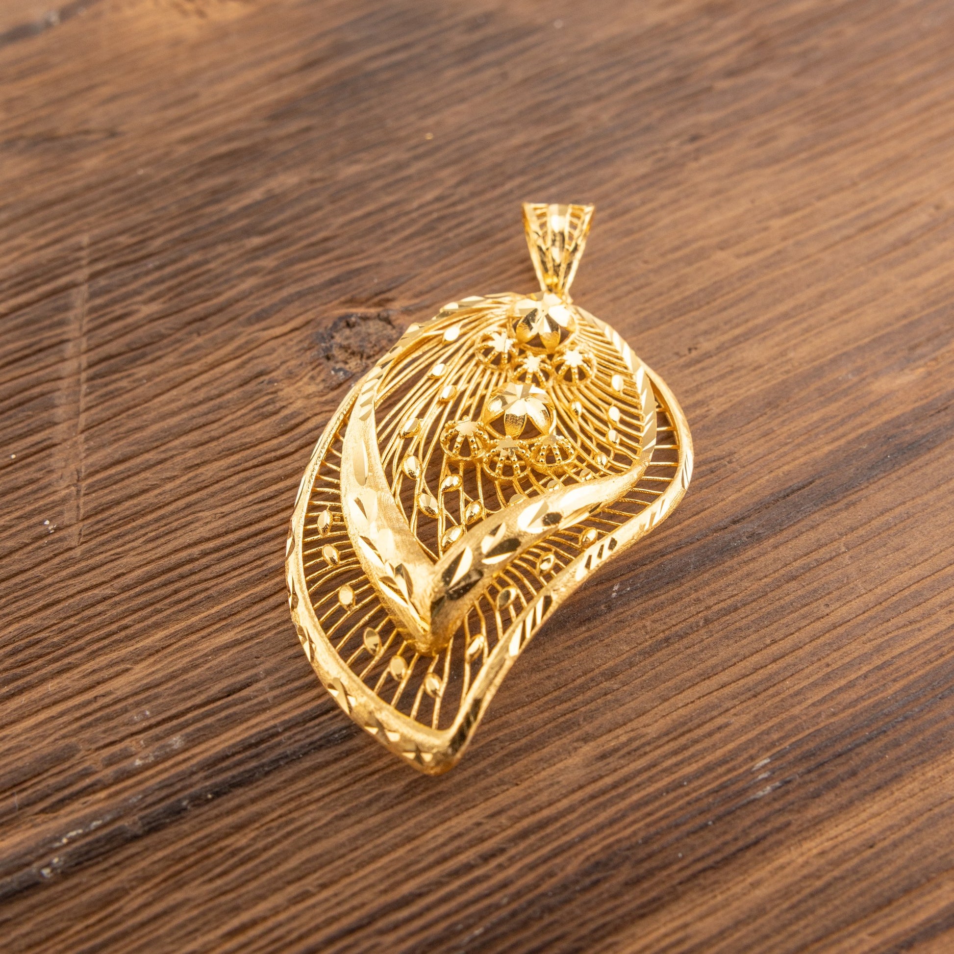 RP Pendants D104 — 925 silver, gold-plated filigree pendant