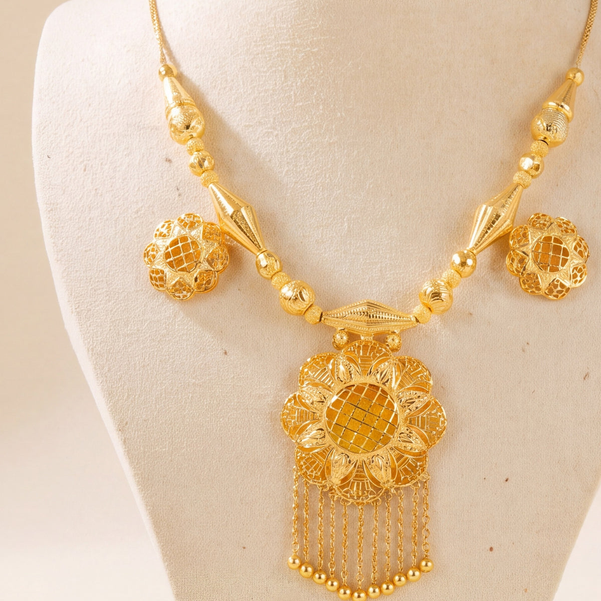 Traditional Necklace 79 design detail