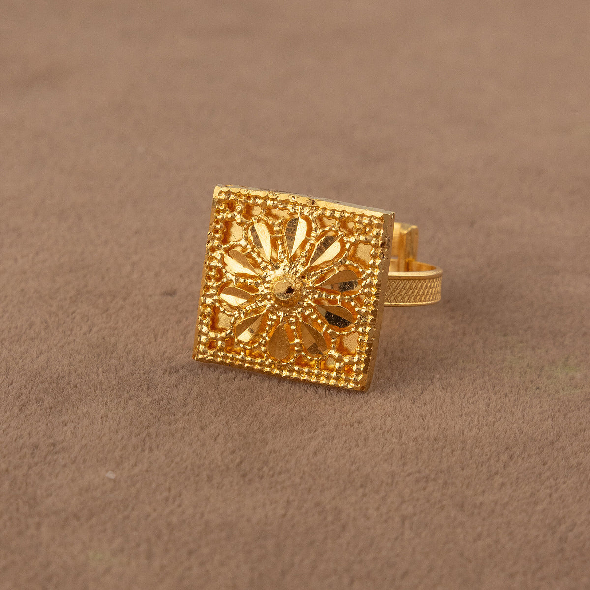 Traditional Ring (D175) - 925 Silver & 24K Gold Plated - Falaq Jewellery Oman