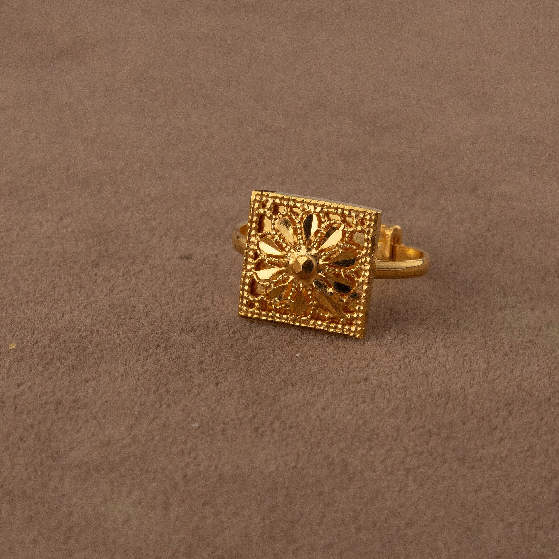 Traditional Ring (D179) - 925 Silver & 24K Gold Plated - Falaq Jewellery Oman