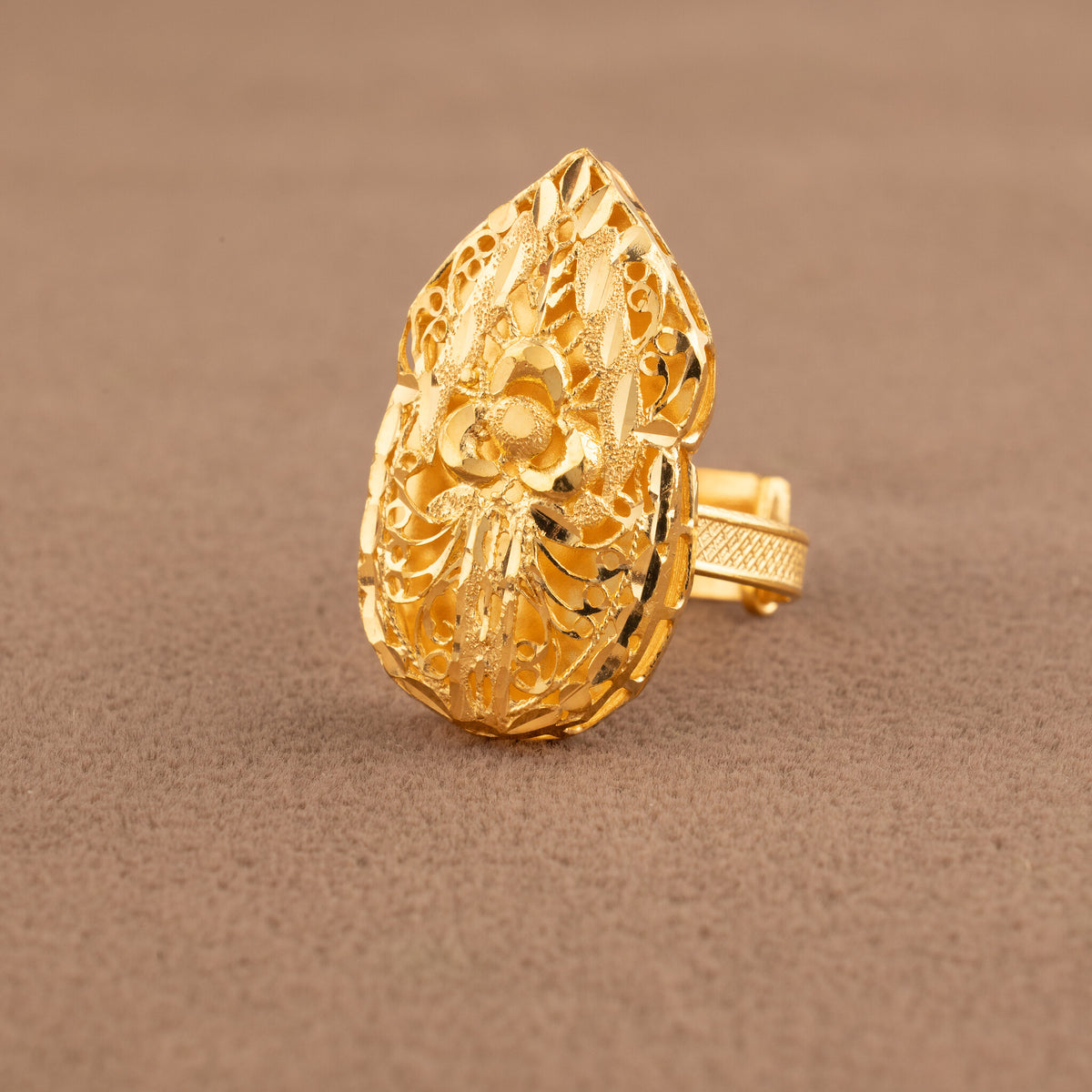 Traditional Ring (D185) - 925 Silver & 24K Gold Plated - Falaq Jewellery Oman