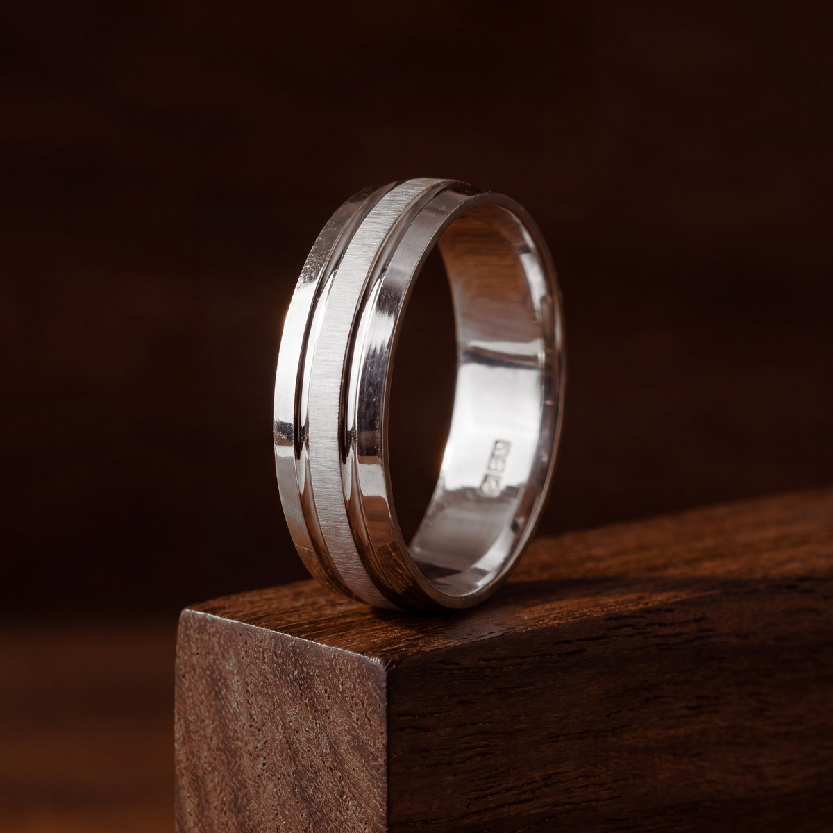 Gent's Dabla (D11) on oud wood