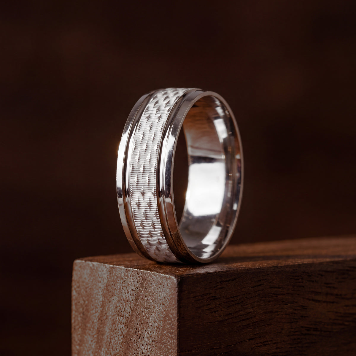 Gent's Dabla (D2) on oud wood