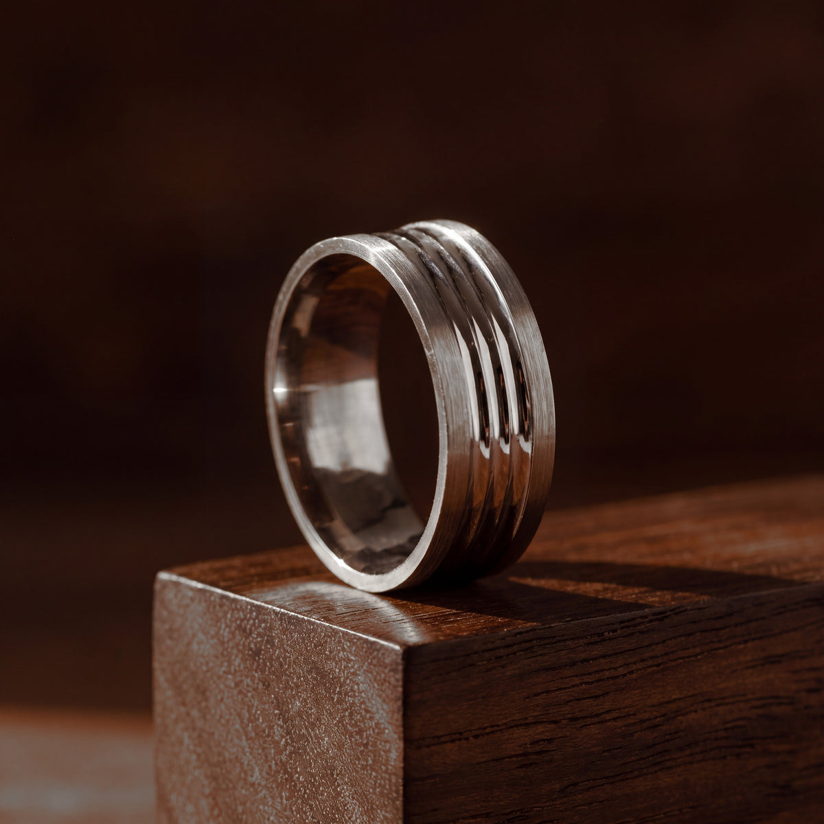 Gent's Dabla (D6) on oud wood