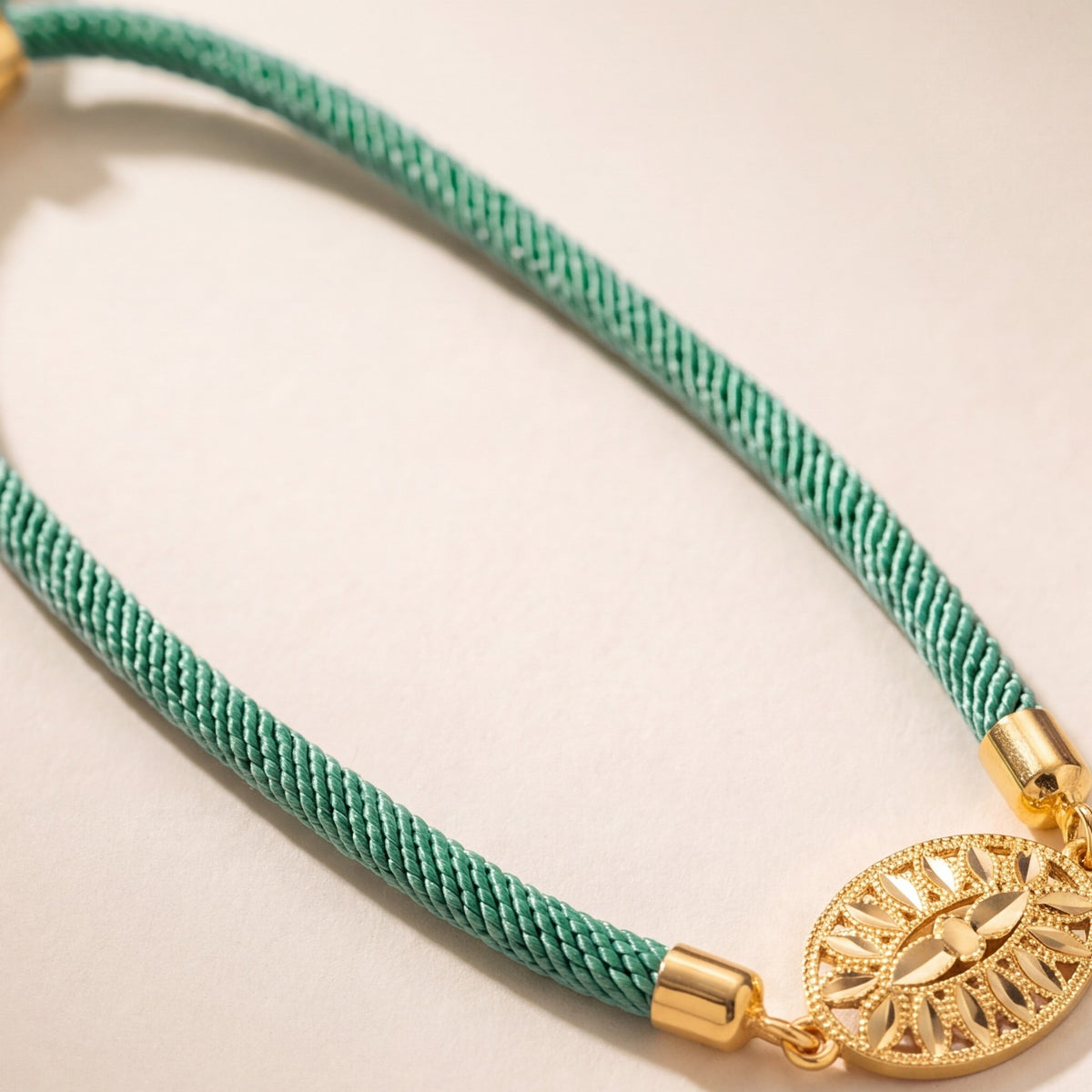 Oval Leaf Thread Bracelet design detail