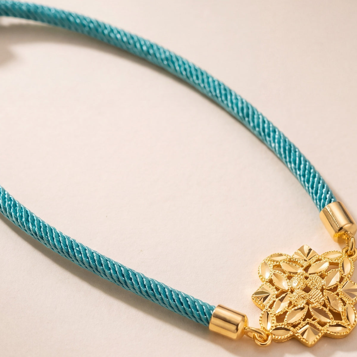Pointed Star Thread Bracelet design detail