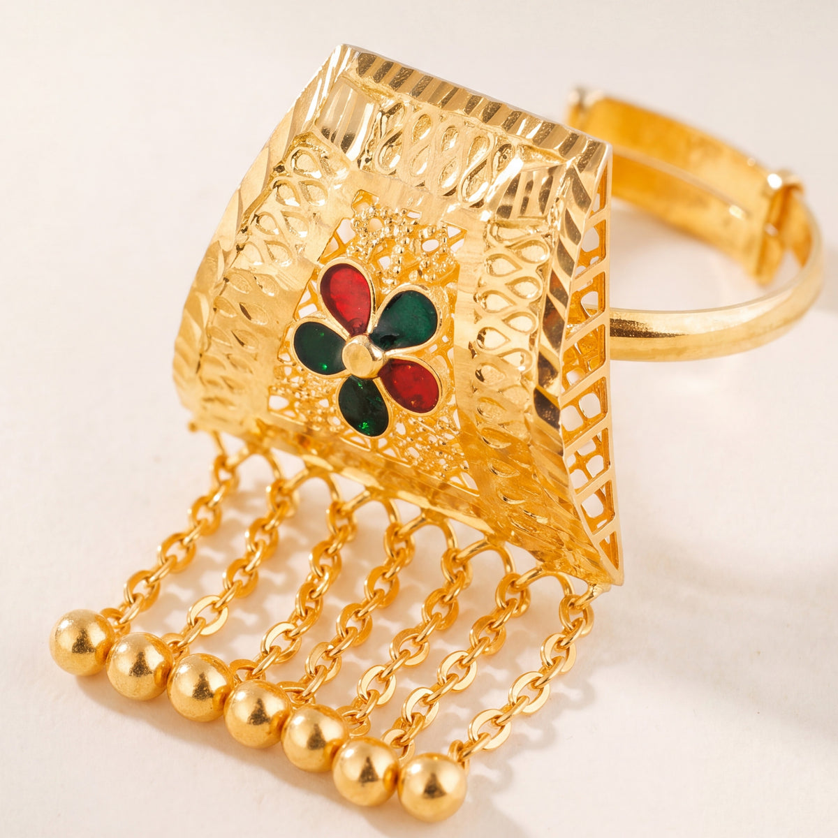 Pyramid Ring - Mina (D2) design detail