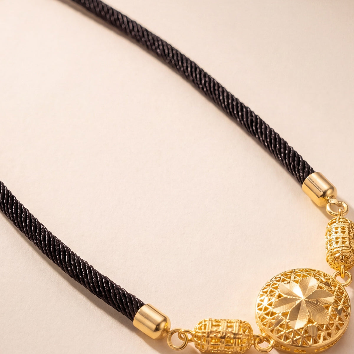 Quatrefoil Thread Bracelet design detail