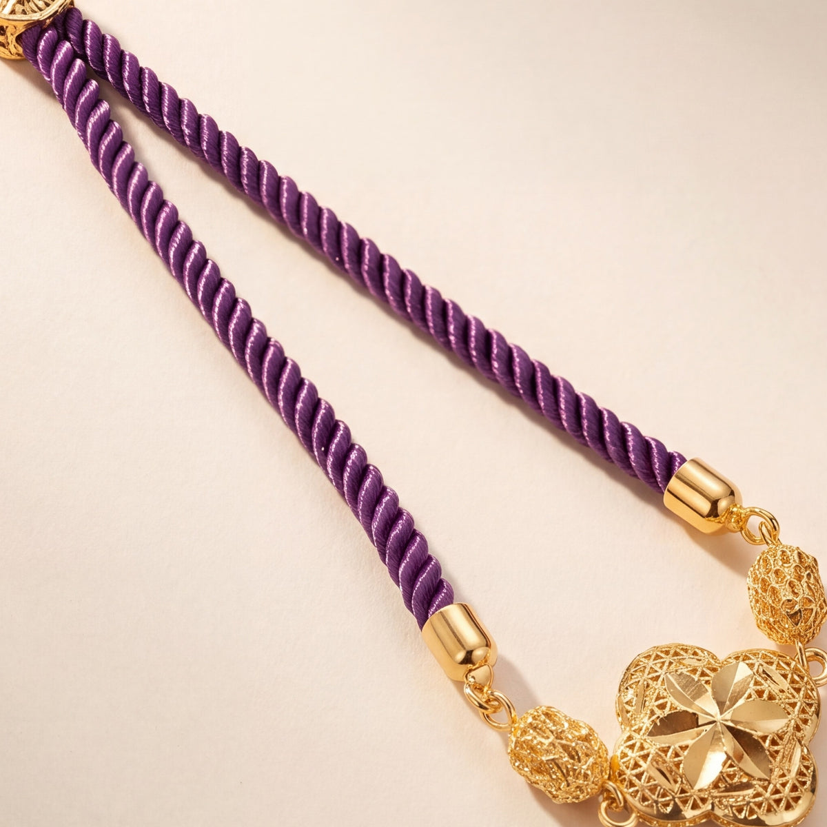 Quatrefoil Thread Bracelet design detail