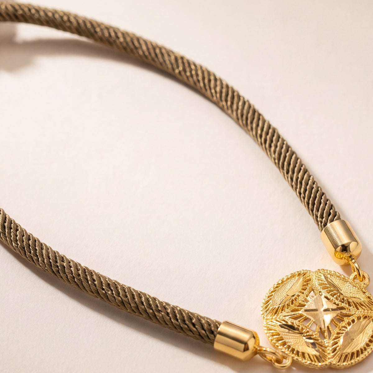 Round Leaf Thread Bracelet design detail
