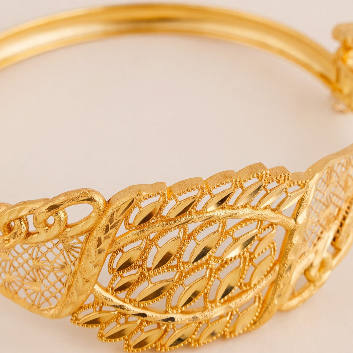 RP Cuff Bracelet With Lock (D1) design detail
