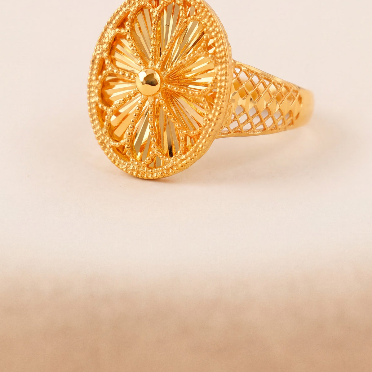 RP Diamond Cut Oval Ring (D1) design detail