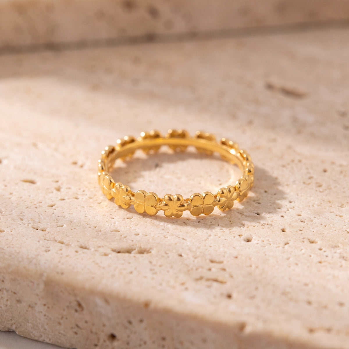 Traditional Haisa (D27) on travertine